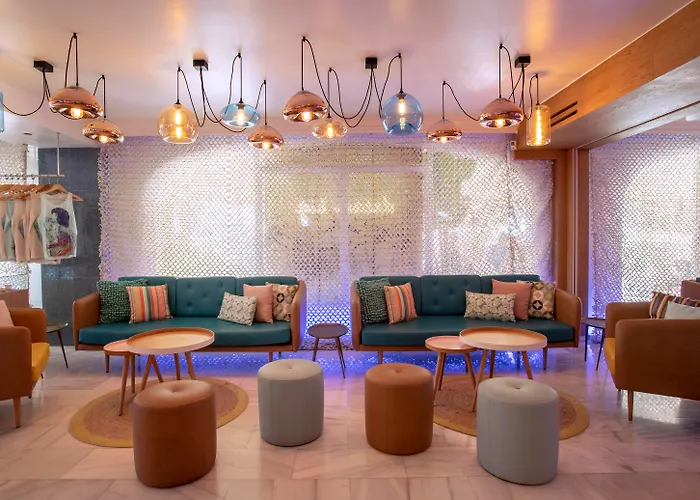 Magaluf (Mallorca) hotels near Cruceros Costa de Calvia S. A