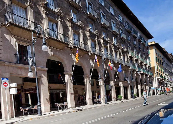 Palma de Mallorca hotels near Casal Solleric