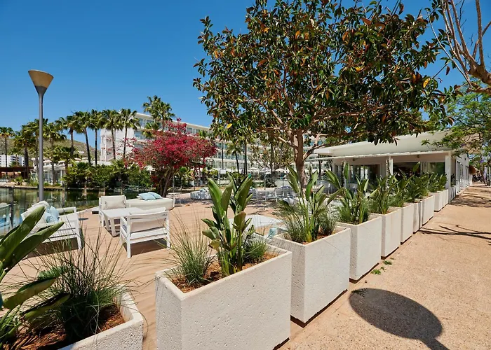 Port de Alcudia (Mallorca) hotels near Alcudia Old Town