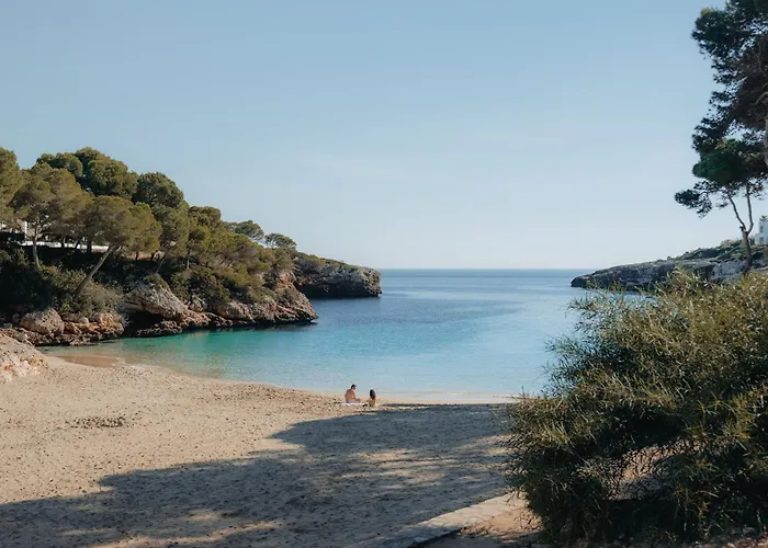 Cala d'Or (Mallorca) hotels near Cala Sa Nau